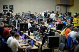 KTU informatikai sieks Lietuvos rekordo – daugiausia kompiuterinių žaidimų gerbėjų vienoje vietoje