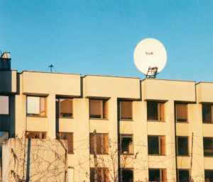 Palydovinio interneto antena ant Seimo stogo KTU